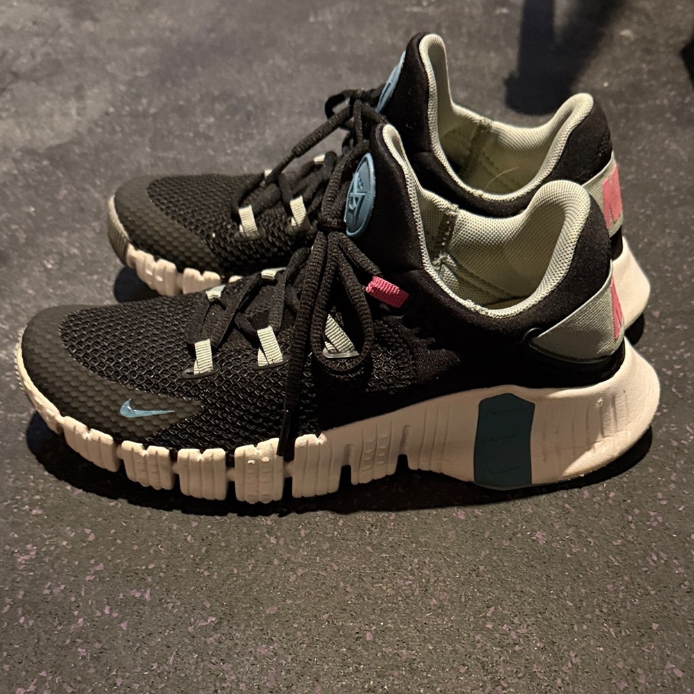 Womens Metcon Black and White Athletic Shoes